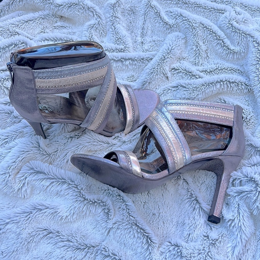 NEW!!! Adrianna Papell “Evonne” Metallic Multi Heel.  Size 8-1/2 US 38-1/2 EUR.